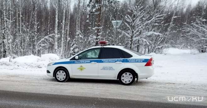 На Орловщине инспекторы ДПС помогли водителю и пассажирам сломавшегося автобуса