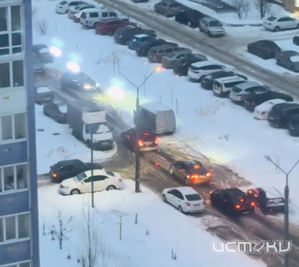 Новый выезд из микрорайона Зареченский (Алроса) добавил некоторым жильцам проблем