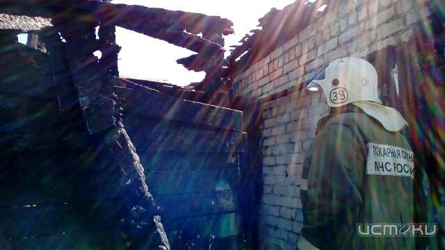 В Нарышкино из-за неосторожного обращения с огнем горел дом