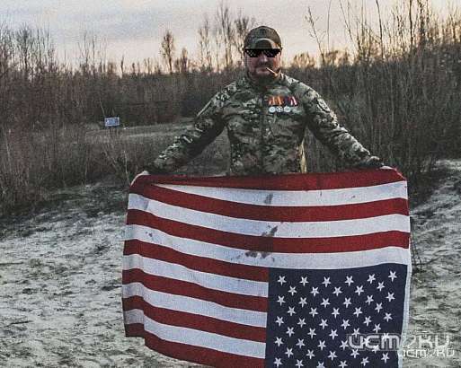Трофейный американский флаг, захваченный орловчаниным на СВО, теперь в Военно-историческом музее