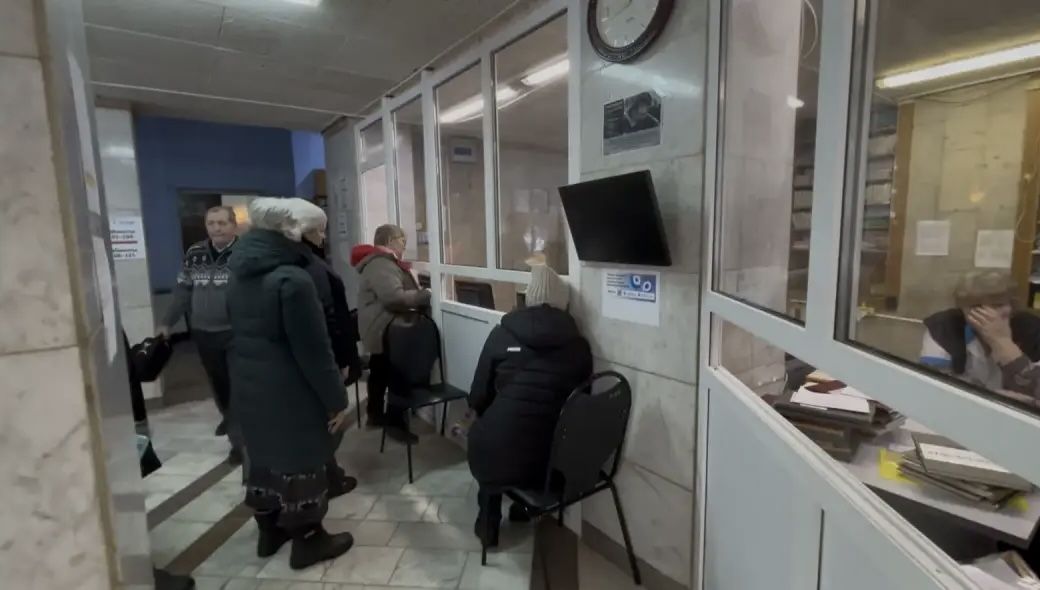 Администрация 1-й взрослой орловской поликлиники, видимо, совсем потеряла надежду на переезд