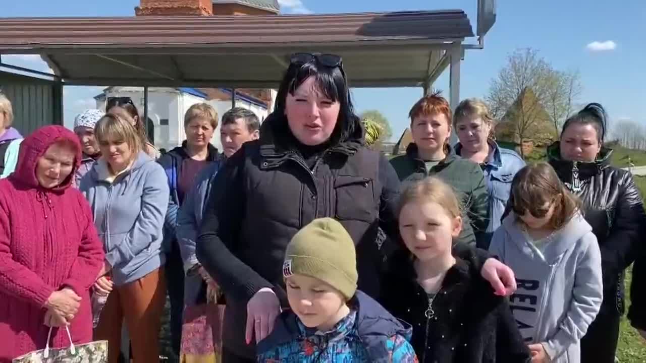 «Нам говорят, что людей возить невыгодно». Жители с. Сабурова записали видеообращение к Путину с просьбой обеспечить их транспортом