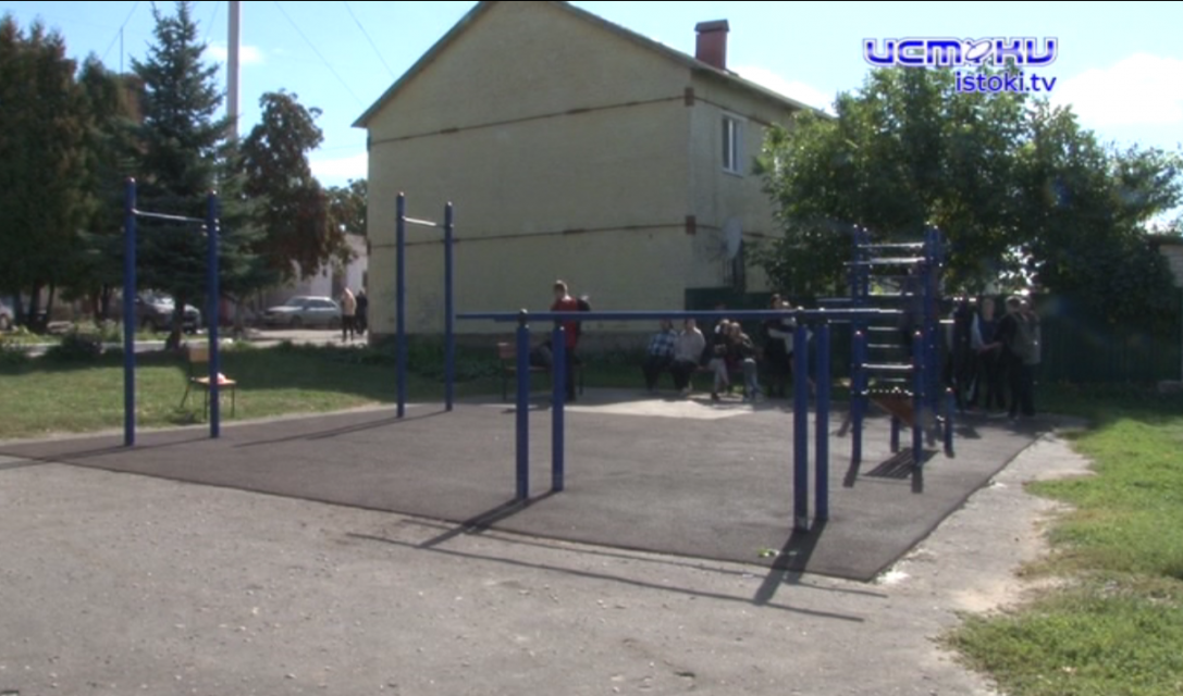 Воспитанники двух орловских школ теперь могут приобщиться к "воркауту", а иначе к уличному спорту