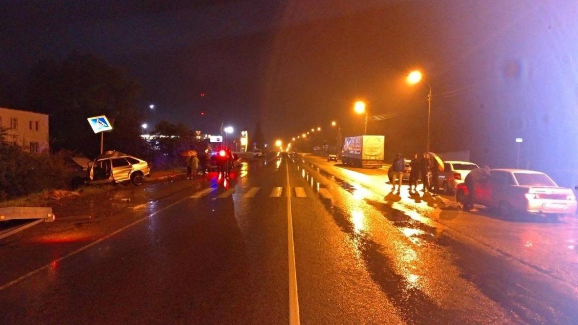 Под Орлом 22-летний водитель погиб, врезавшись в столб