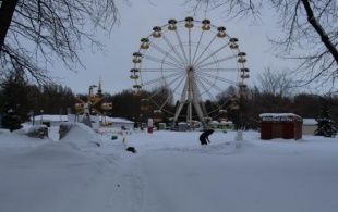 В детском парке пройдет представление кукольного мини- театра. 