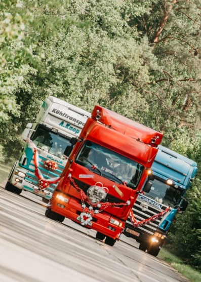 Орловские молодожёны приезжают в ЗАГСы на фурах и мотоциклах