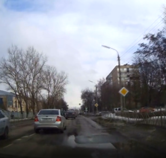  "Хорошая дорога – залог безопасности жителей." Сказал Клычков в своем эфире в регионе, где по весне почти все дороги сошли вместе со снегом