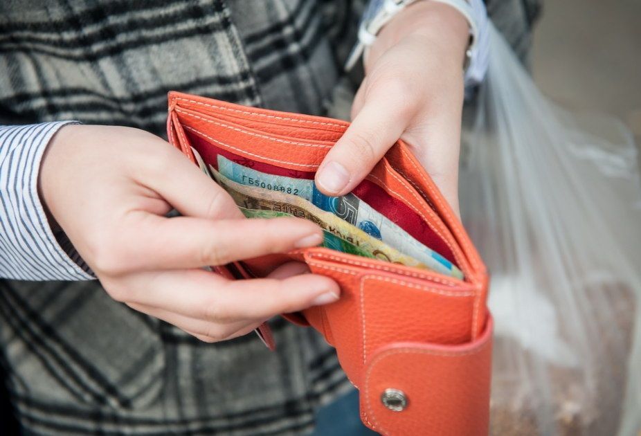 Орловчанка нашла у кассы кошелек и забрала его. Теперь она фигурант уголовного дела