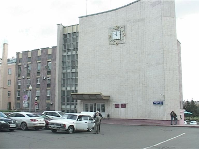 Чиновники любят дорогие авто