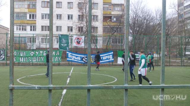 Фанаты тоже играют в футбол!