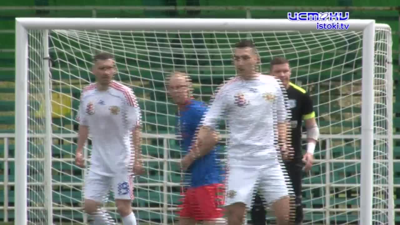 Сегодня на стадионе им. Ленина собрались восемь сильнейщих футбольных команд, участниками которых являются сотрудники МЧС