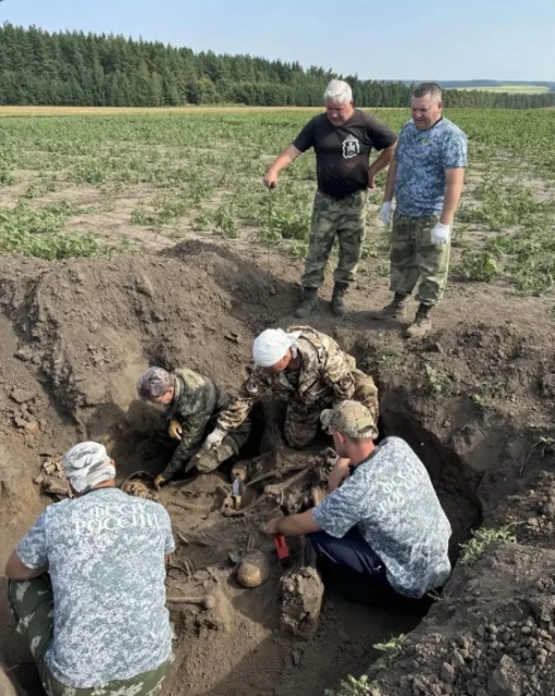  Орловские поисковики подняли останки двух красноармейцев