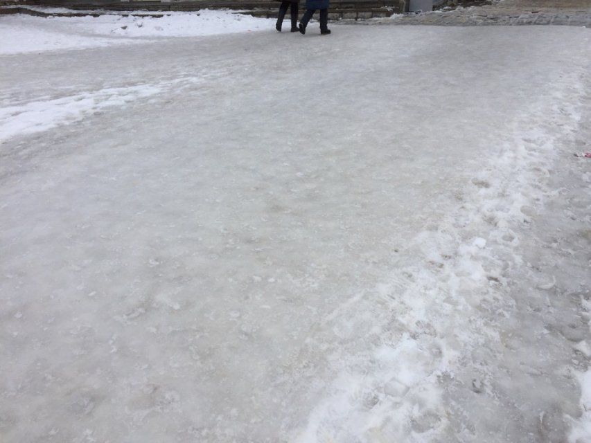 В Орле площадь Мира превратилась в большой каток