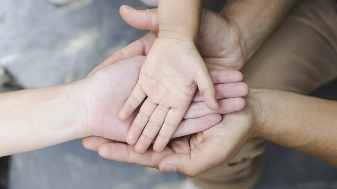 В Орле благодаря судебным приставам семья воссоединилась после лишения родительских прав