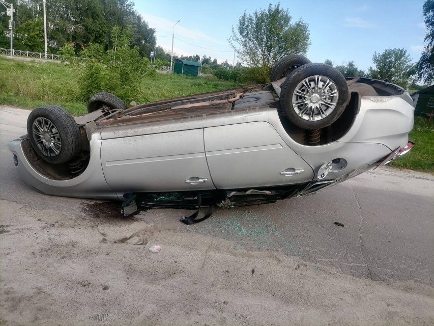 Под Орлом перевернулась машина с детьми