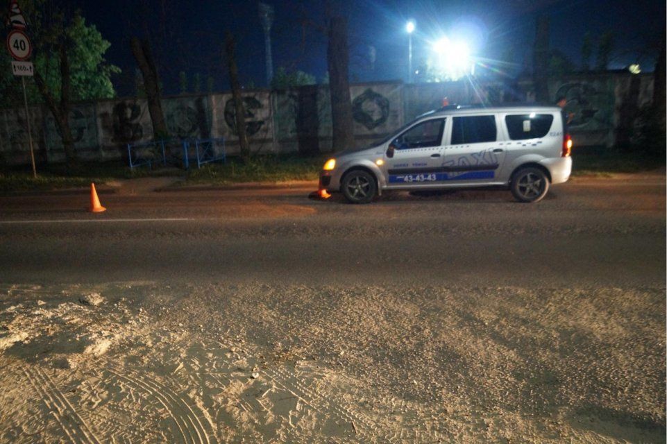 Перебегая дорогу, восьмилетний ребенок угодил под колеса такси в Орле