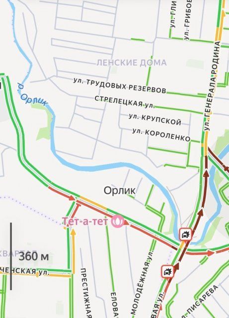 Жители микрорайона Зареченский, он же-Алроса, жалуются на работу нового светофора. 