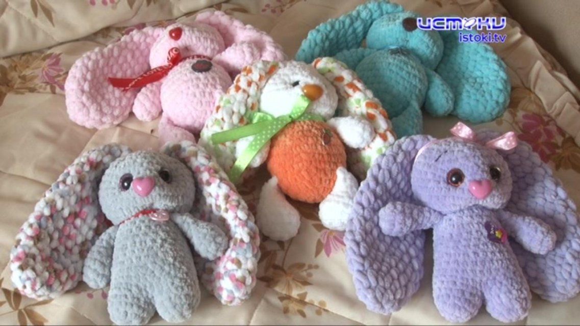 В игрушки не играет — она их создает: орловчанка оборудовала комнату в квартире под мастерскую