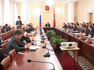 Недоремонт региональных дорог на 560 км: чиновники уже предупреждают о дорожных проблемах в этом году 