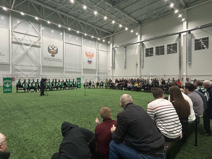 Вчера футбольный клуб «Орёл» вновь объединил команду и болельщиков на традиционной предсезонной встрече