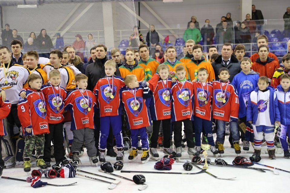 Губернатор наградил юных орловских хоккеистов 