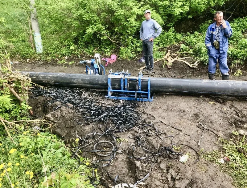 В Орле специалисты «Орелводоканала» устраняют последствия аварийного обрушения канализационного коллектора в районе ГК «Луч»