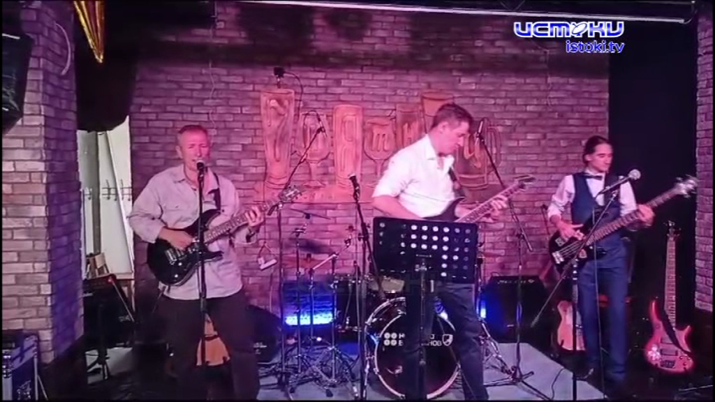 Бывший летчик, строитель в настоящем - в 50 лет стал еще и музыкантом