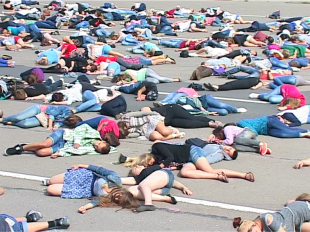 В Орле прошла массовая акция «Спаси Юго-Восток»