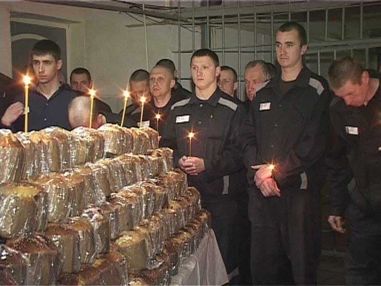 Кулич за решеткой