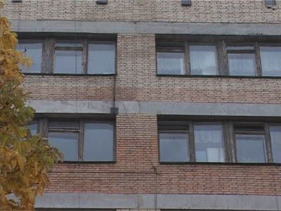 Женщина выбросилась из окна детской больницы