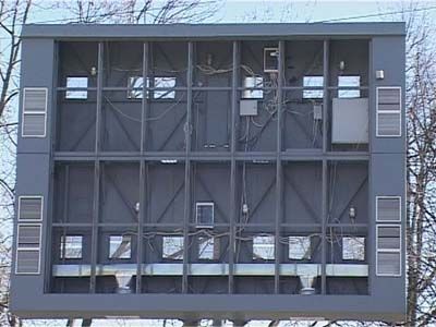 Рекламные экраны демонтируют. Почему?