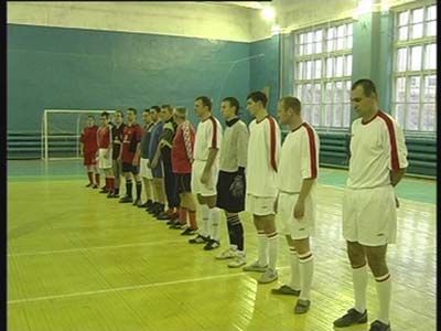 Милиционеры играют в футбол