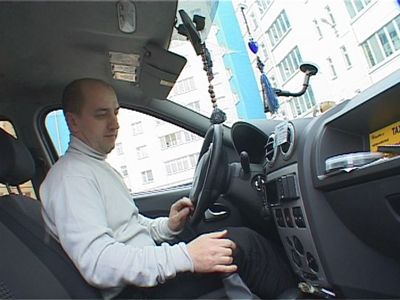 О чем поет таксист?