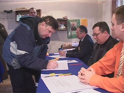 Голосуют даже в местах не столь отдаленных