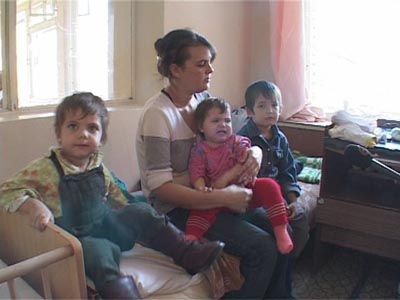 В квартире, где проживали мать и четверо детей, едва не произошел взрыв