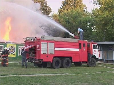 Крупный пожар произошел на стадионе им. Ленина