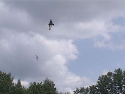 Воздушный сражения во дворе школы