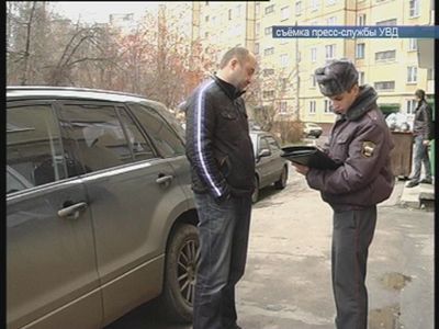 Машины на газонах