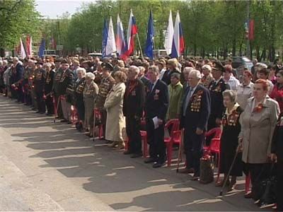 Митинг у памятника Комсомольцам