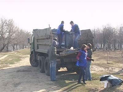 И депутаты вышли на субботник