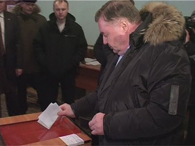 Голосует губернатор