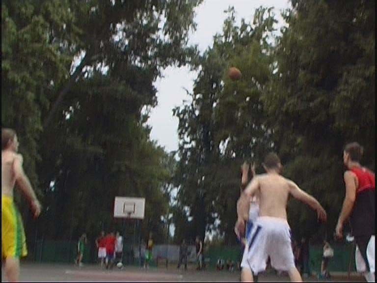 Соревнования по уличному баскетболу....