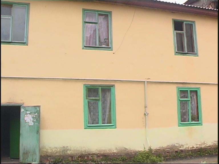 На улице Цветаева ребенок выпал из окна...