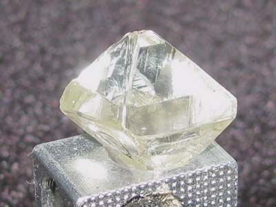 Эксклюзивный бриллиант в 9 карат