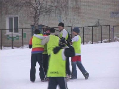 Футбол на снегу.