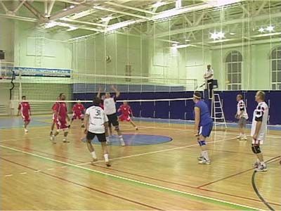 Депутаты и чиновники сошлись на спортивном поле