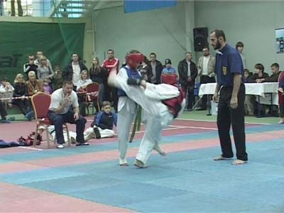 Каратисты соревнуются