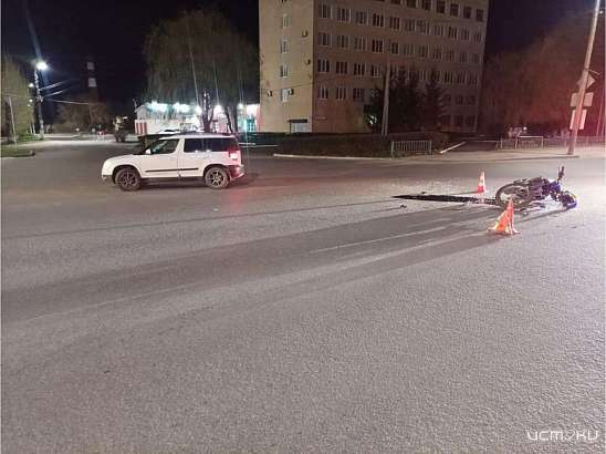 В Орле на Кромском шоссе автомобиль не пропустил мотоцикл