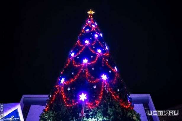 Во Мценске с новогодней ёлки своровали игрушки