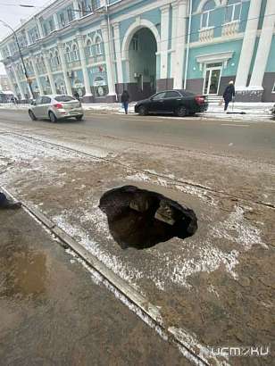 Прокуратура проводит проверку по факту обвала асфальта на ул. Гостиной в Орле